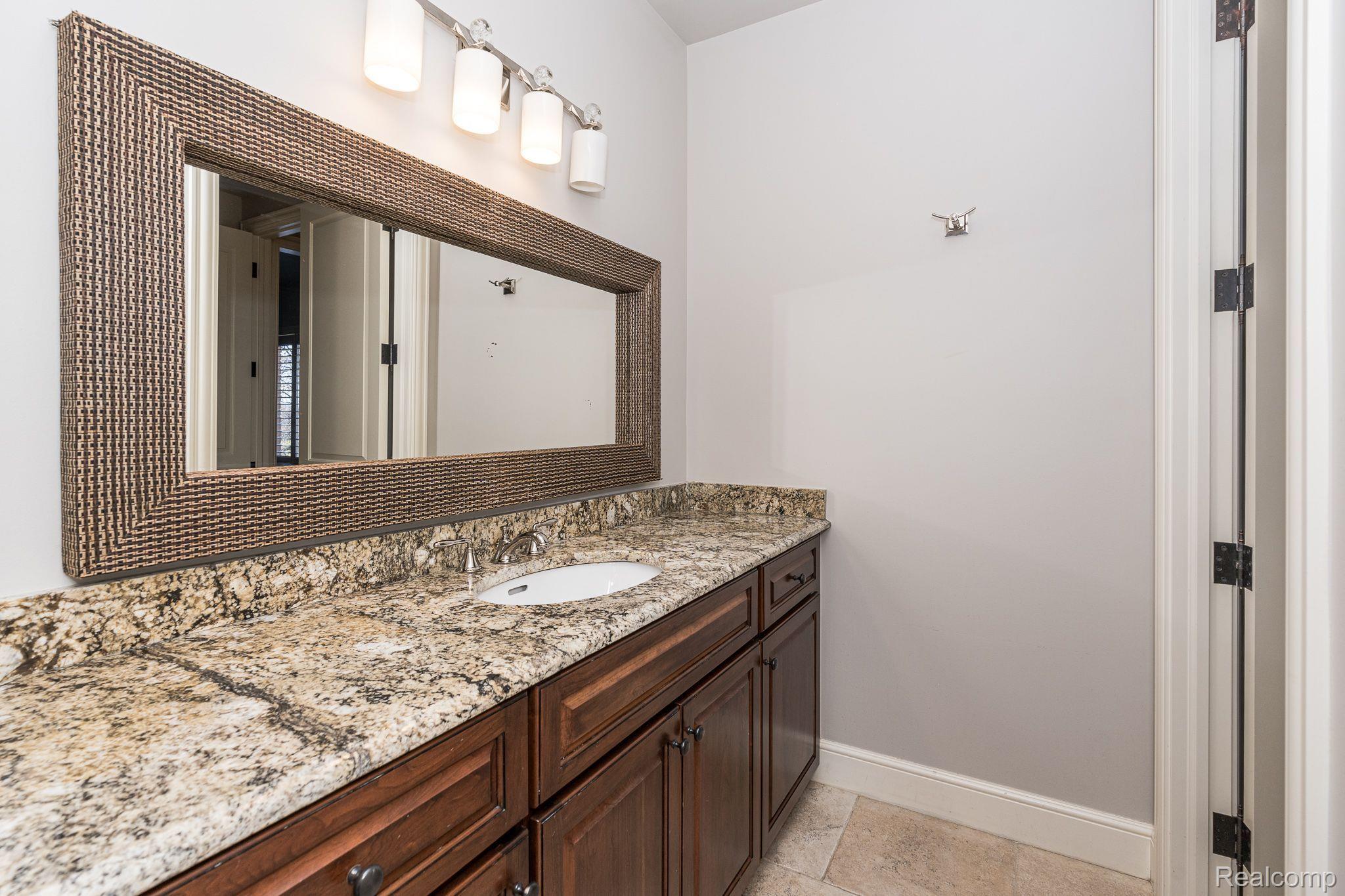 599 Wellington Circle Rochester, MI 48309 - Photo 18 of 39