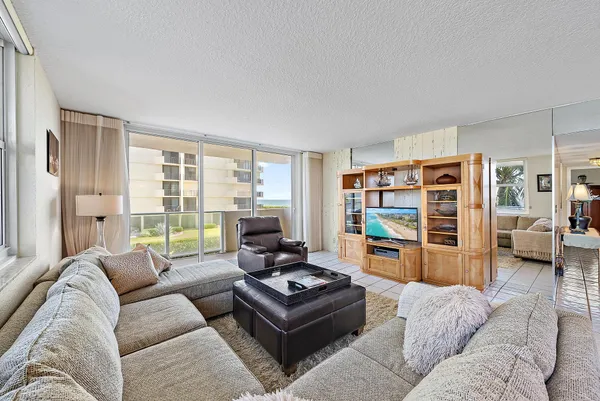 $459,000 | 5440 North Ocean Drive, Unit 202, Singer Island, FL 33404