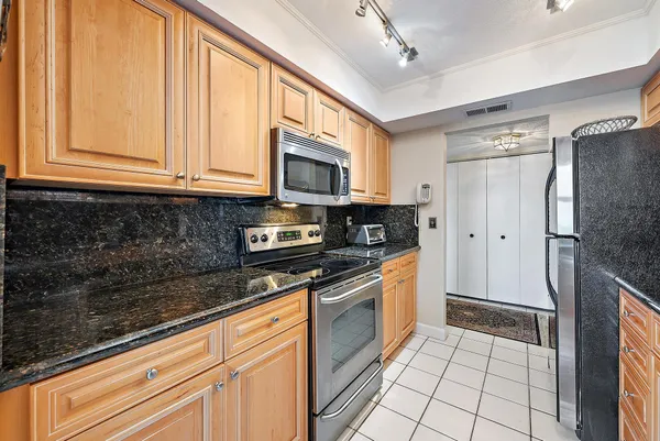 $459,000 | 5440 North Ocean Drive, Unit 202, Singer Island, FL 33404