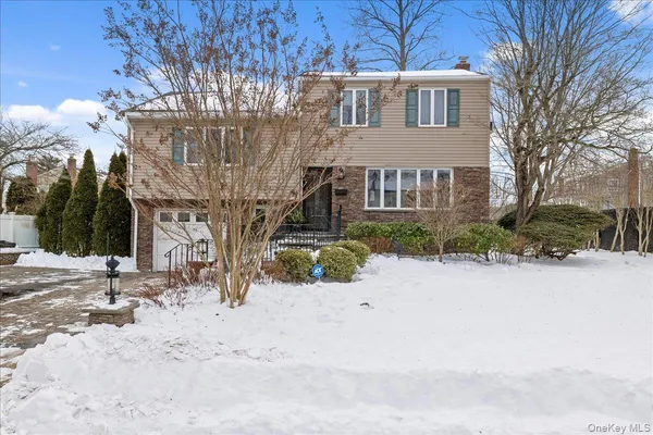 $999,000 | 39 Garnet Lane, Plainview, NY 11803