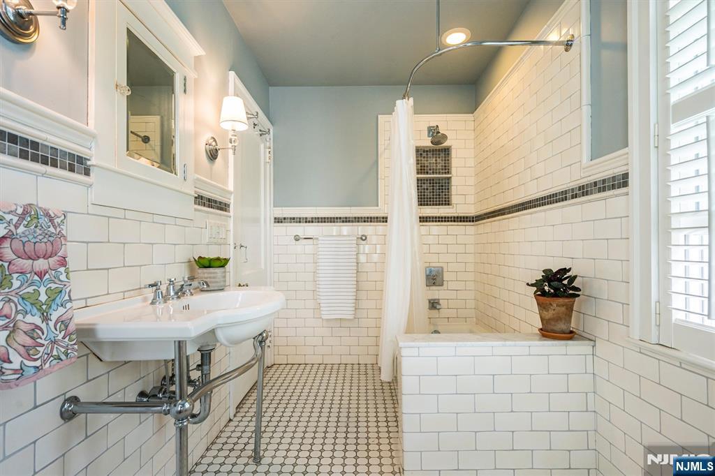 42 Hamilton Road Glen Ridge, NJ 07028 - Photo 20 of 44 Gallery Image 20