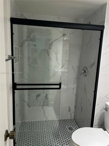 $2,400 | 301 Cambridge Road, Unit 211, Hollywood, FL 33024