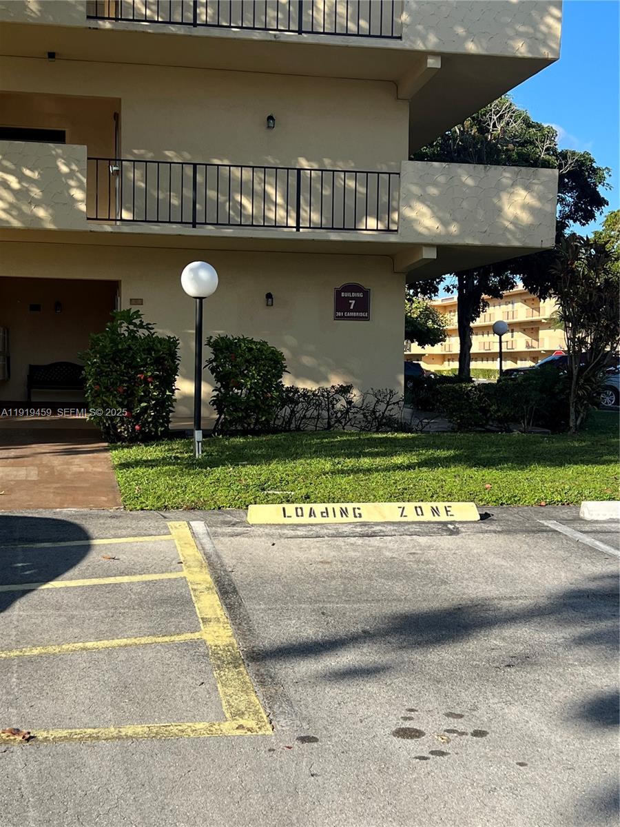 301 Cambridge Road, Unit 211 Hollywood, FL 33024 - Photo 7 of 33