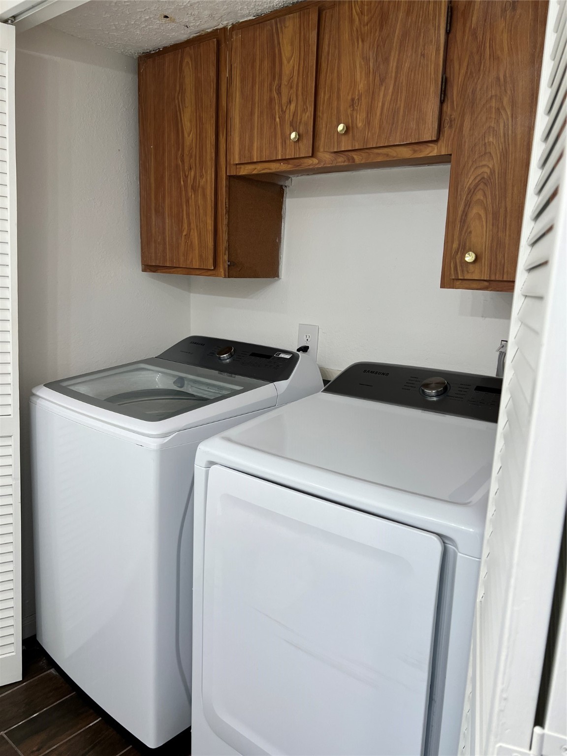 2372 Woodland Park Drive, Unit 121 Houston, TX 77077 - Photo 31 of 47 a utility room with dryer and washer