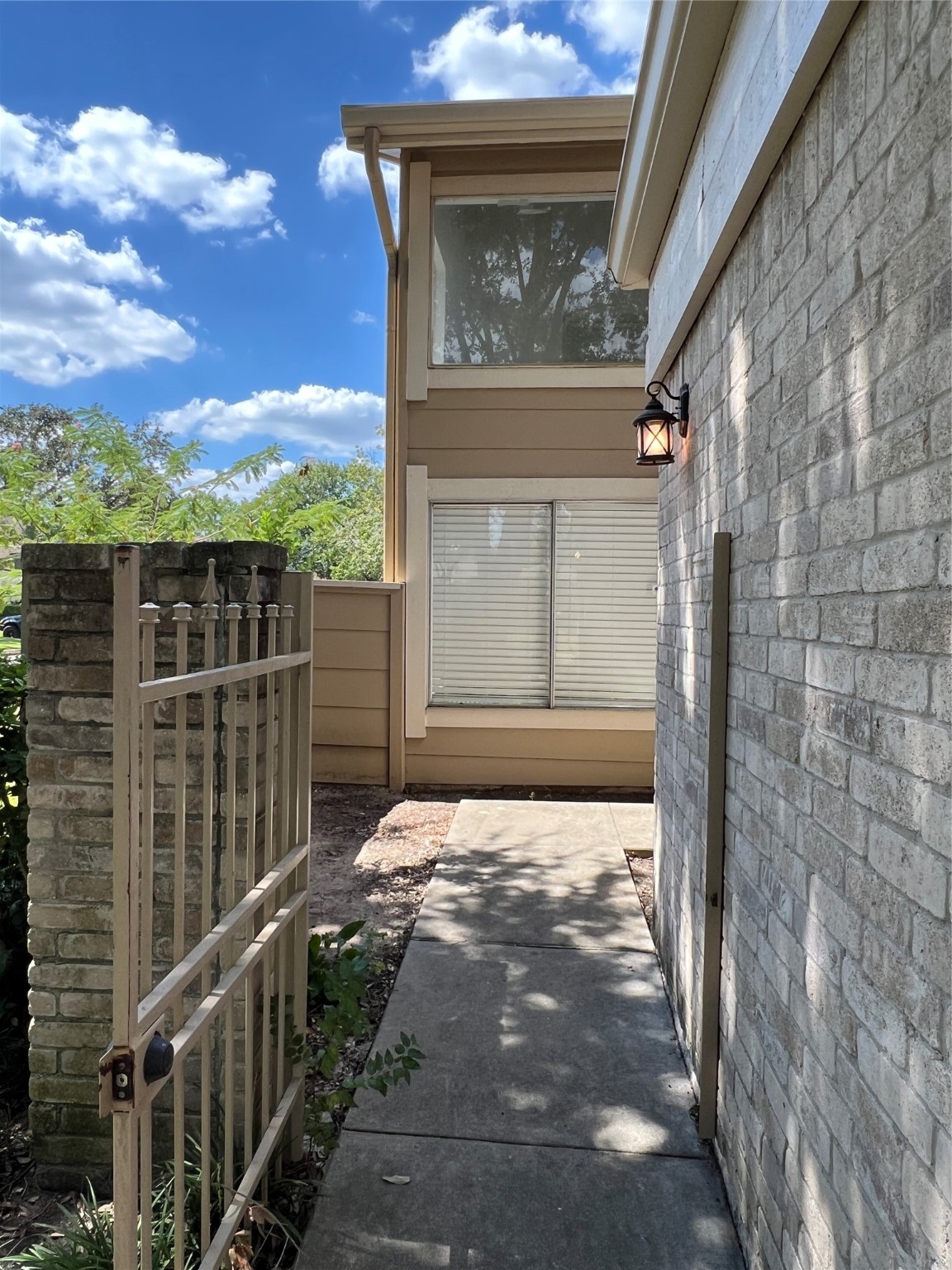 2372 Woodland Park Drive, Unit 121 Houston, TX 77077 - Photo 9 of 47 a view of entrance gate of a house