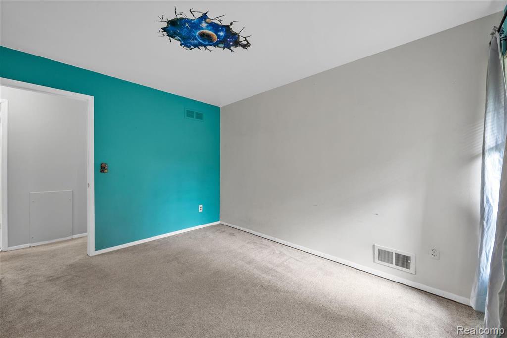 639 Oakbrook West Rochester Hills, MI 48307 - Photo 32 of 51