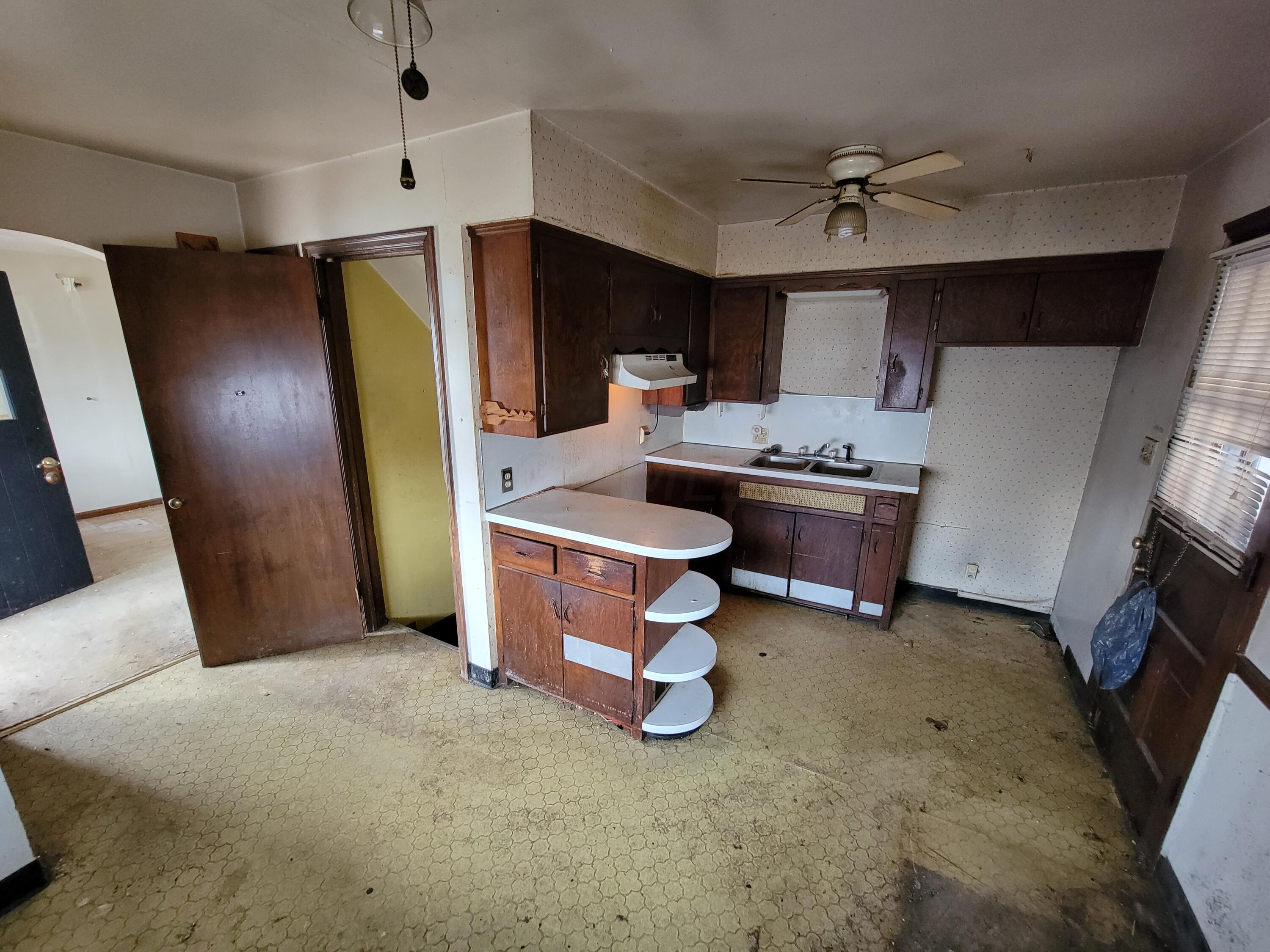 1793 Lockbourne Road Columbus, OH 43207 - Photo 27 of 43 Kitchen