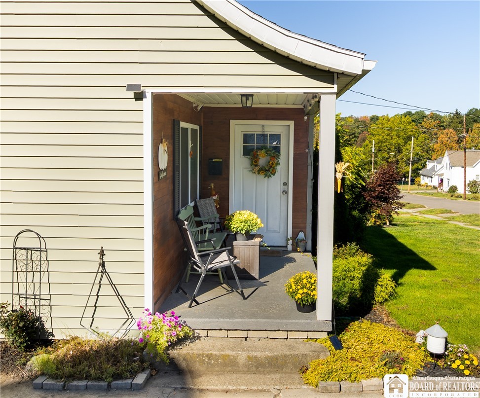 15 Robinson Street Hanover, NY 14136 - Photo 4 of 29 Covered front entrance