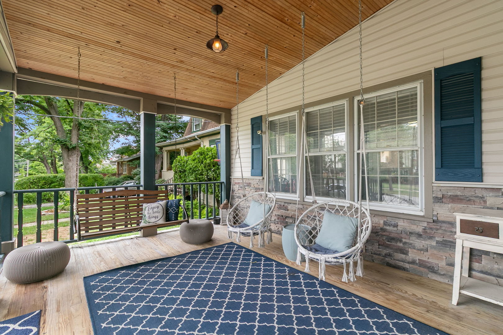 11345 South Bell Avenue Chicago, IL 60643 - Photo 2 of 28 a balcony with furniture and a potted plant