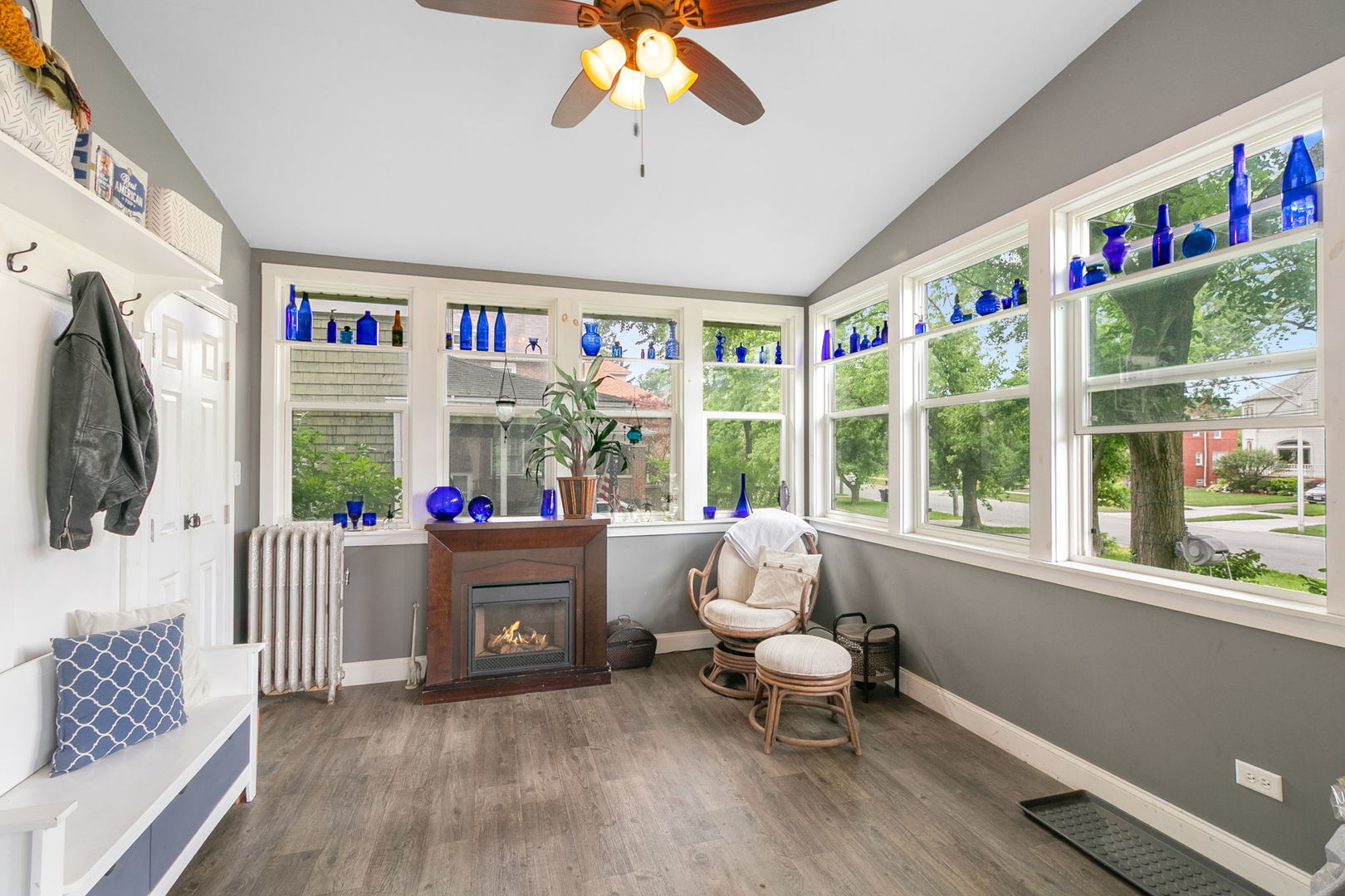 11345 South Bell Avenue Chicago, IL 60643 - Photo 3 of 28 a living room with furniture and a flat screen tv