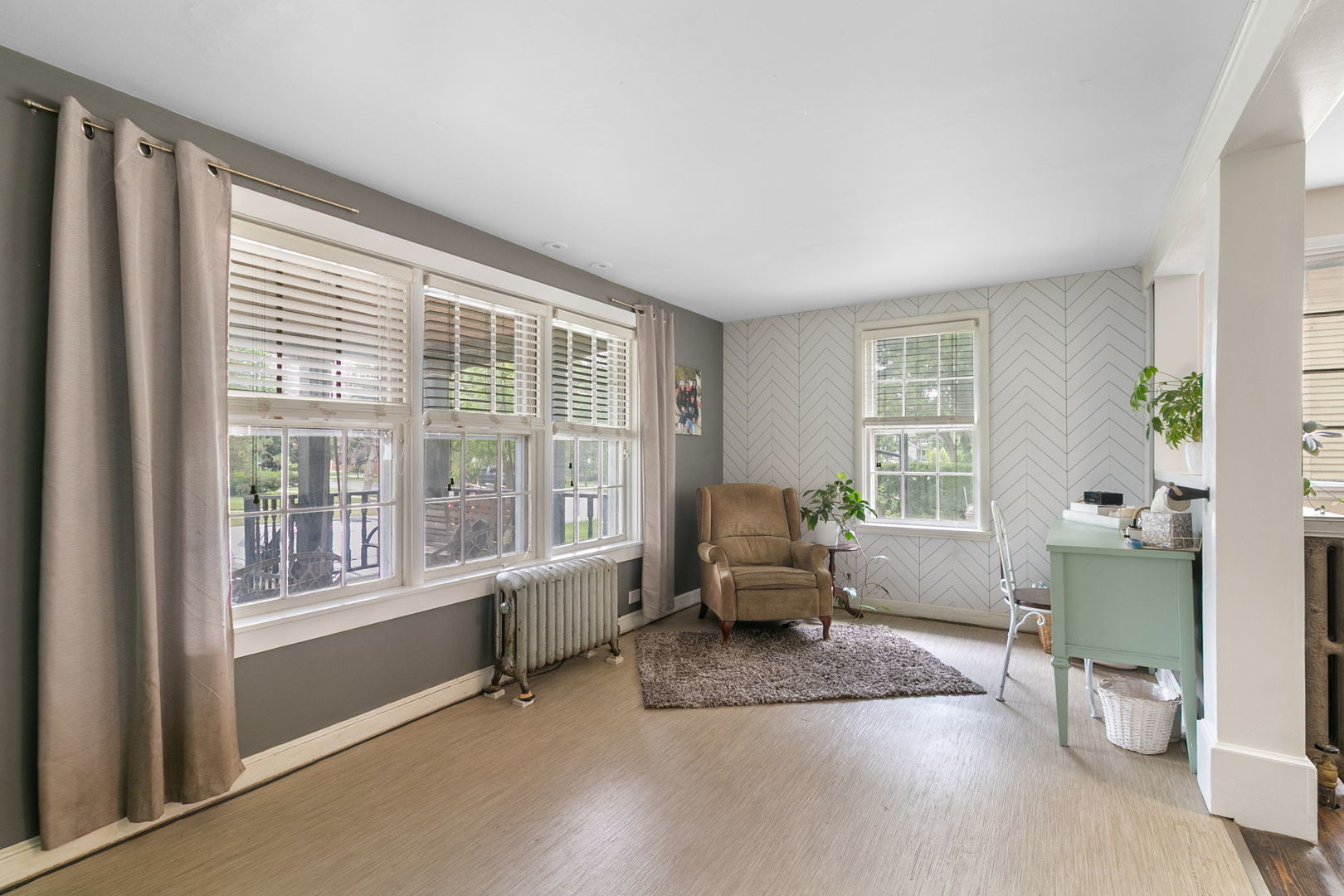11345 South Bell Avenue Chicago, IL 60643 - Photo 7 of 28 a living room with furniture and windows
