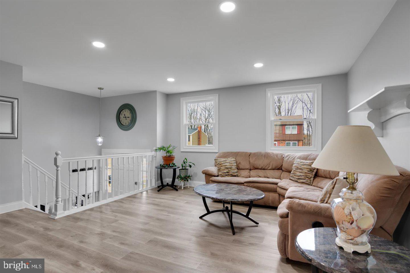 2 Roanoke Road Clementon, NJ 08021 - Photo 3 of 43 Living Room