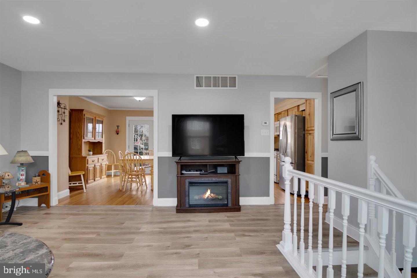2 Roanoke Road Clementon, NJ 08021 - Photo 4 of 43 Living Room