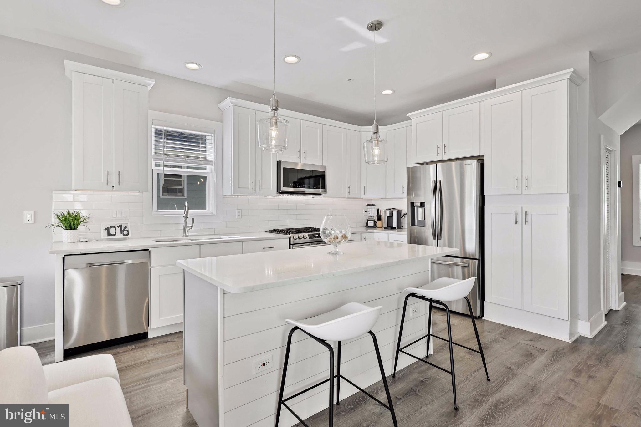 330 Arbutus Drive Edgewater, MD 21037 - Photo 7 of 39 Fully Equipped Kitchen