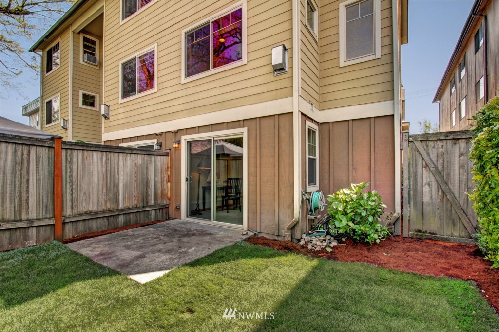 908 North 95th Street, Unit D Seattle, WA 98103 - Photo 1 of 18 Gallery Image 1