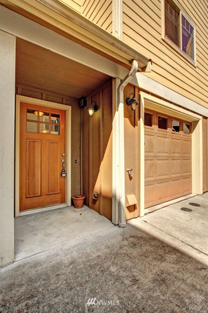 908 North 95th Street, Unit D Seattle, WA 98103 - Photo 3 of 18 Gallery Image 3