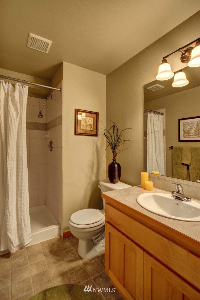 908 North 95th Street, Unit D Seattle, WA 98103 - Photo 5 of 18 Gallery Image 5