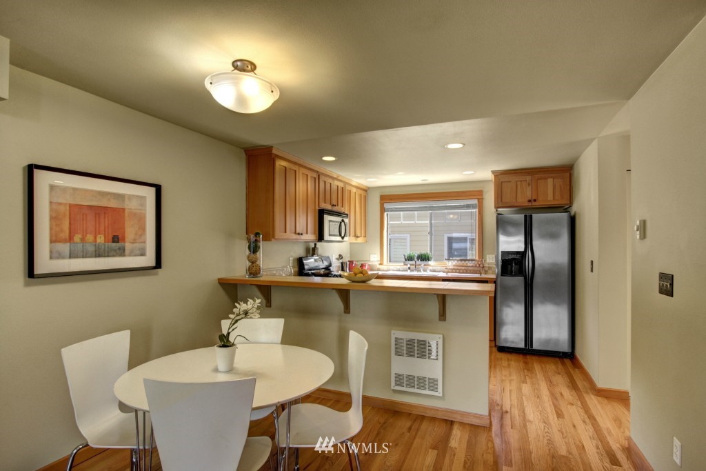 908 North 95th Street, Unit D Seattle, WA 98103 - Photo 8 of 18 Gallery Image 8