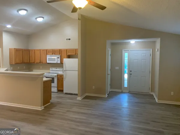 $1,700 | 77 Clark Street, Newnan, GA 30263