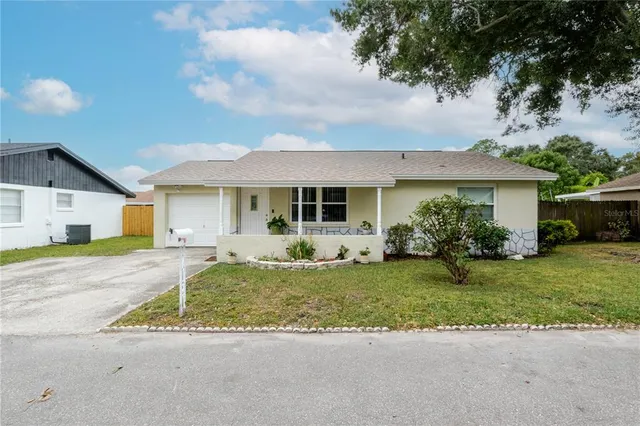 $338,000 | 10118 Hunters Point Court, Tampa, FL 33615