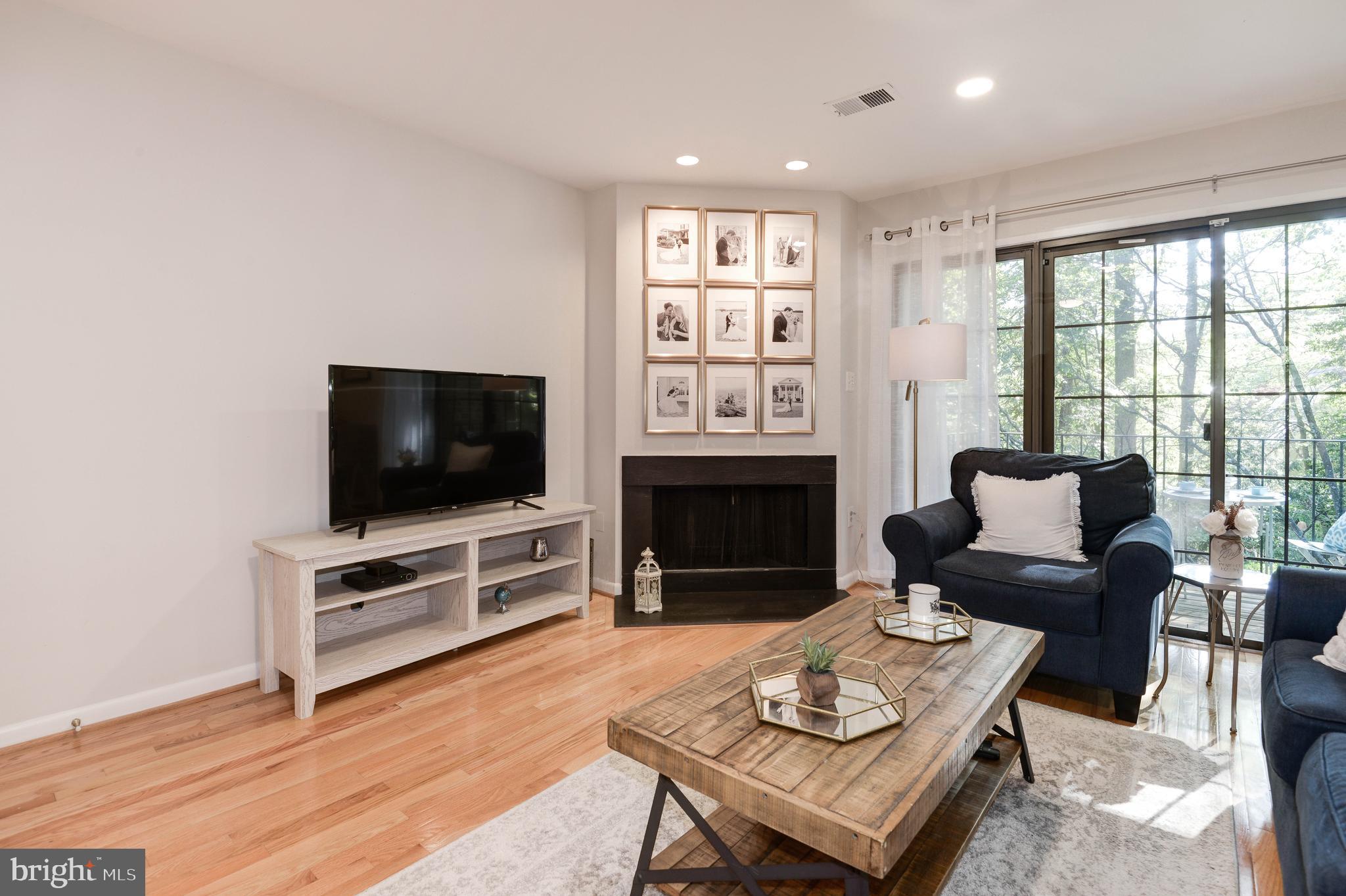 2024 Headlands Circle Reston, VA 20191 - Photo 4 of 50