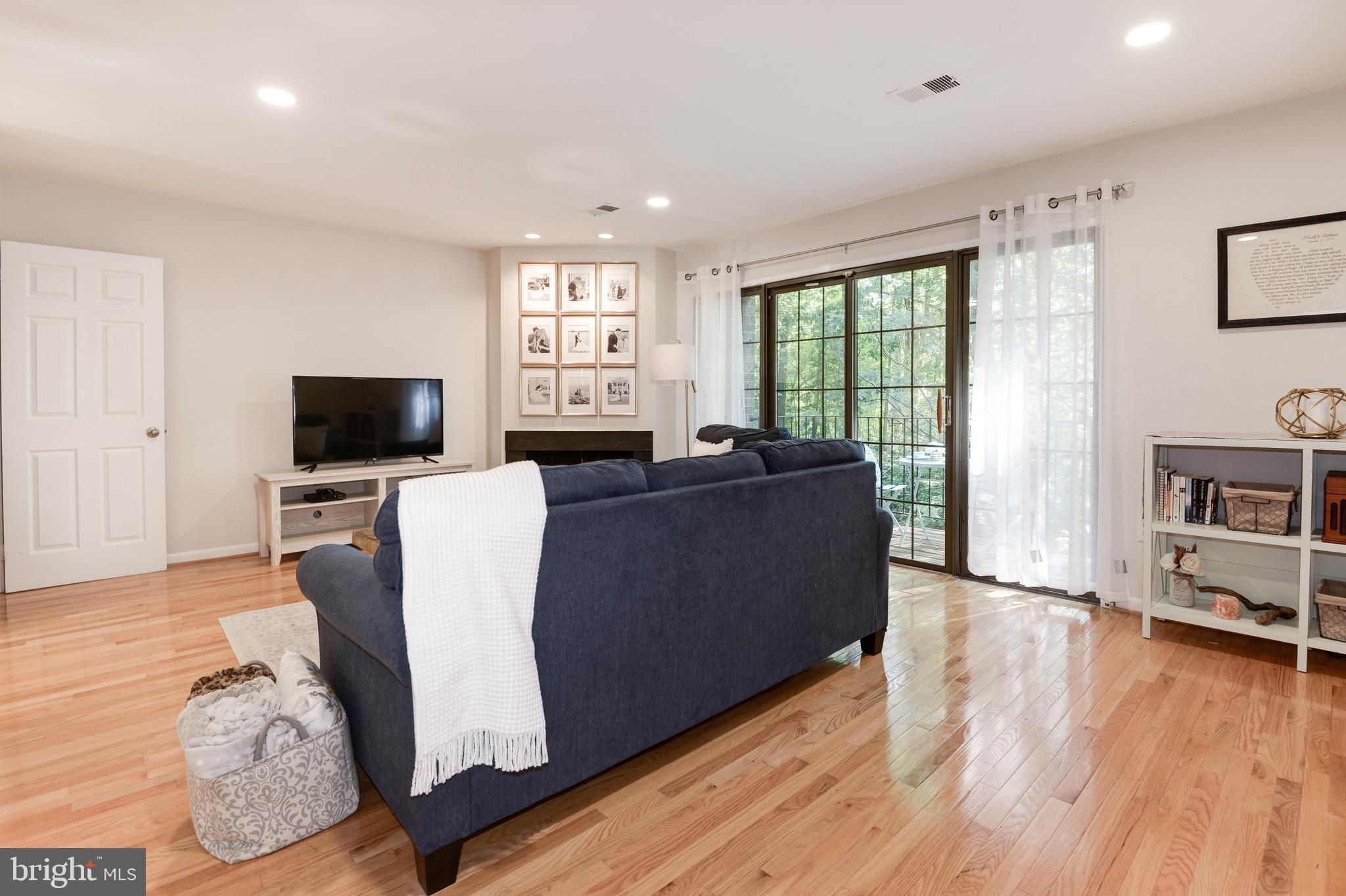 2024 Headlands Circle Reston, VA 20191 - Photo 8 of 50