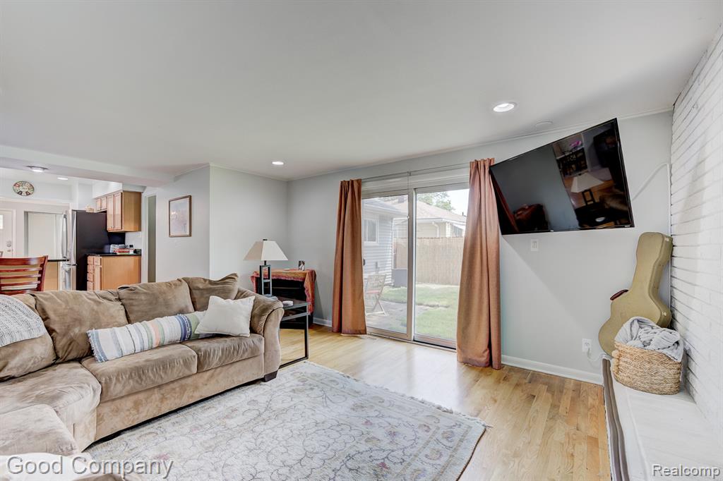 4217 Crooks Road Royal Oak, MI 48073 - Photo 19 of 50