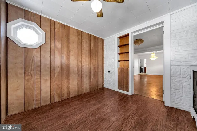a view of livingroom with furniture and wooden floor