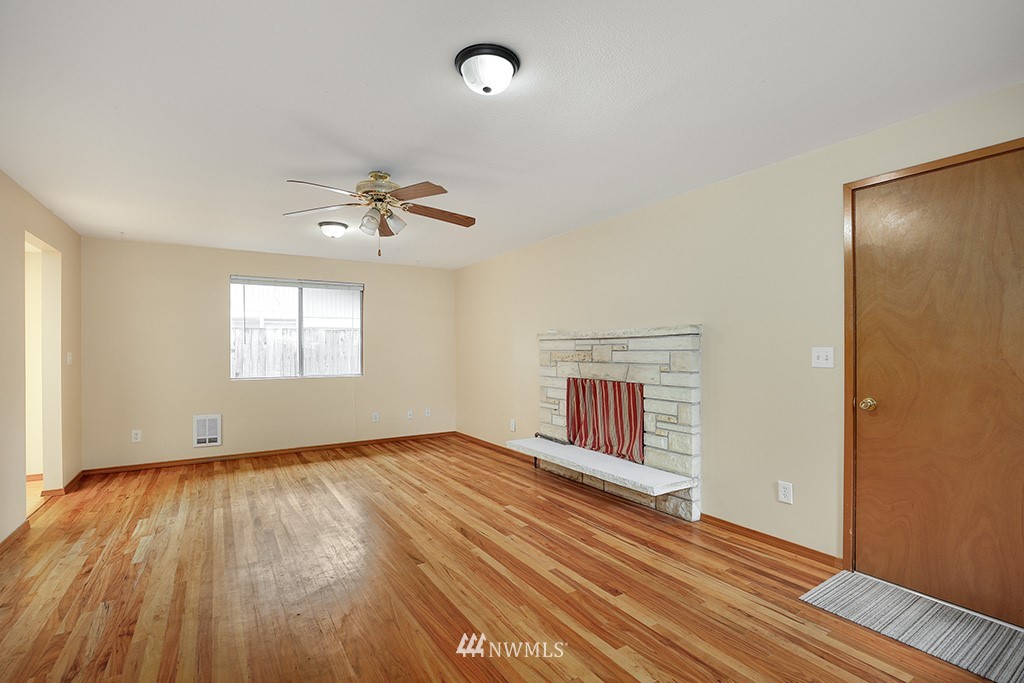 12711 Alexander Road Everett, WA 98204 - Photo 2 of 25 Gallery Image 2