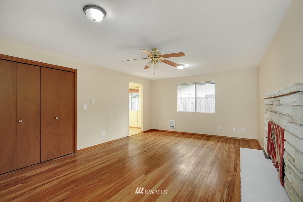 12711 Alexander Road Everett, WA 98204 - Photo 3 of 25 Gallery Image 3