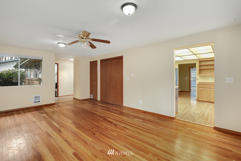 12711 Alexander Road Everett, WA 98204 - Photo 4 of 25 Gallery Image 4