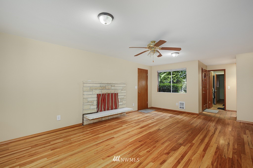 12711 Alexander Road Everett, WA 98204 - Photo 5 of 25 Gallery Image 5