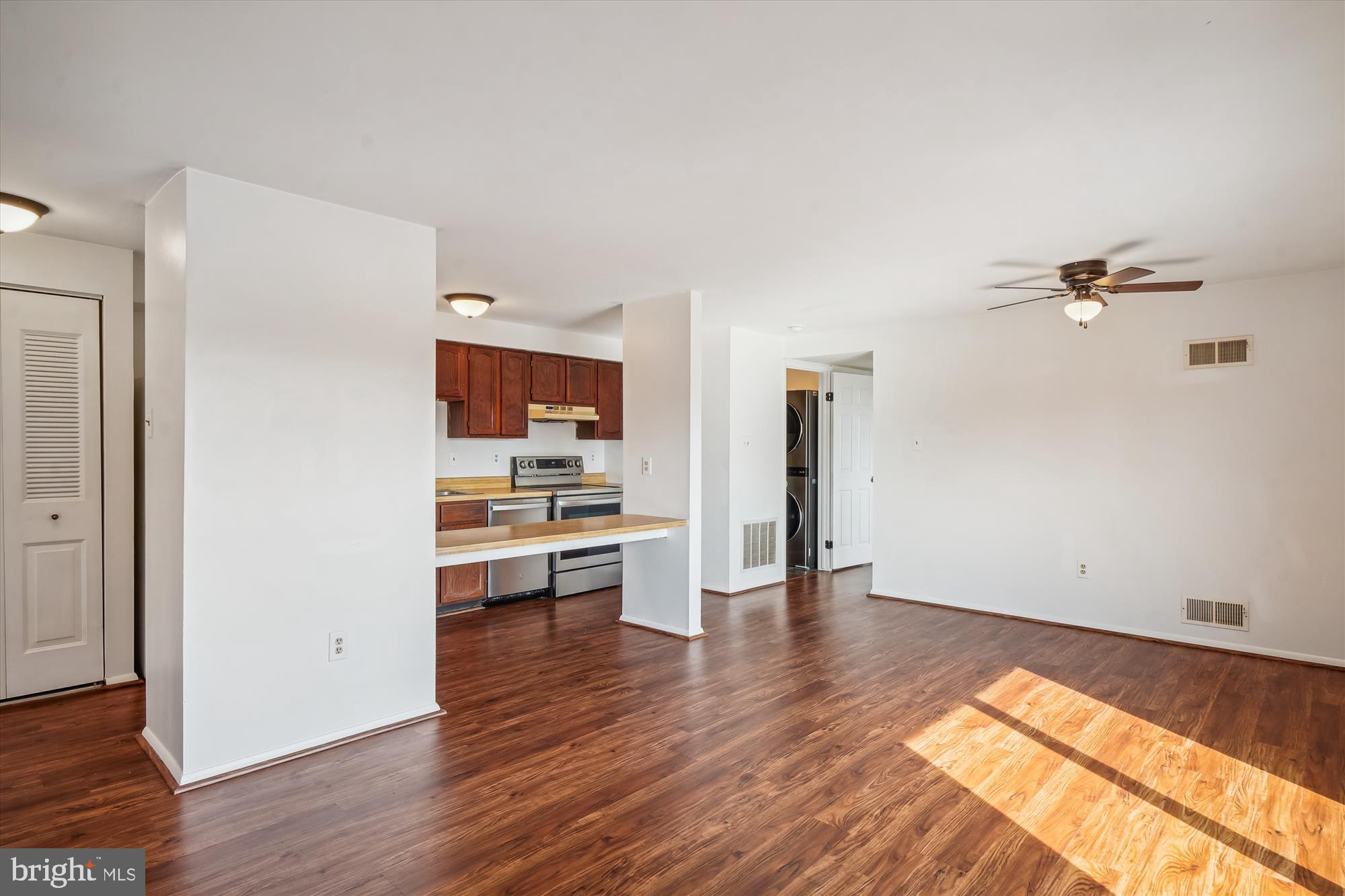 701 Heather Ridge Drive, Unit 16M Frederick, MD 21702 - Photo 5 of 29 Living Room