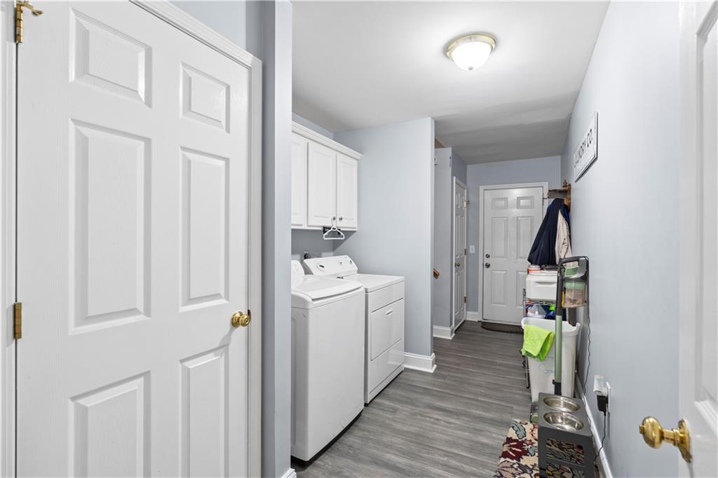 3724 Lexington Court Gainesville, GA 30504 - Photo 22 of 56 a view of living room washer and dryer