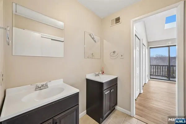 a en suite bathroom with a sink and a mirror