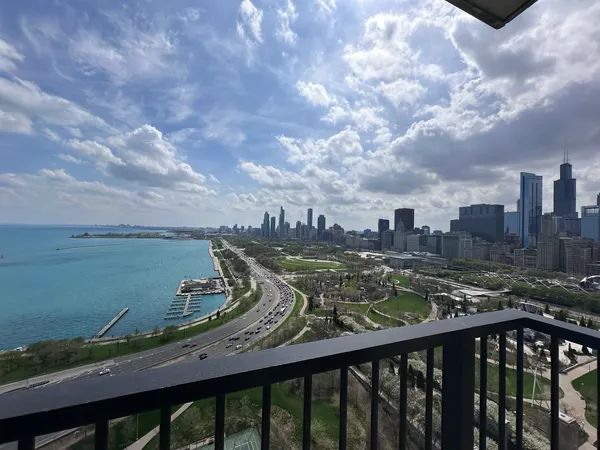 $2,950 | 400 East Randolph Street, Unit 3405, Chicago, IL 60601