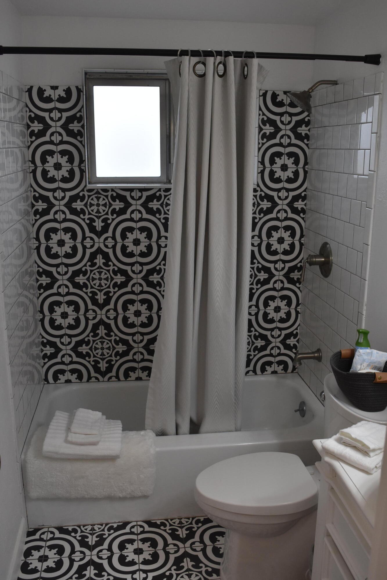 23084 McGrath Road Bend, OR 97701 - Photo 19 of 24 Bath