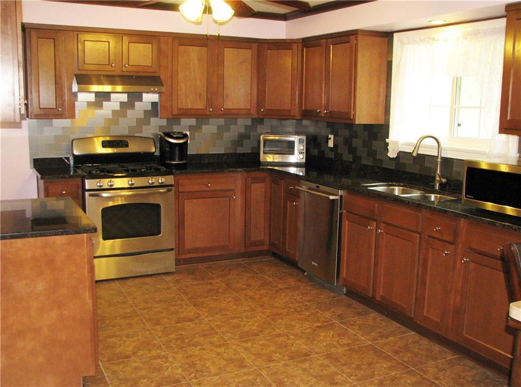 316 Sandy Hill Road Irwin, PA 15642 - Photo 3 of 19 Gallery Image 3