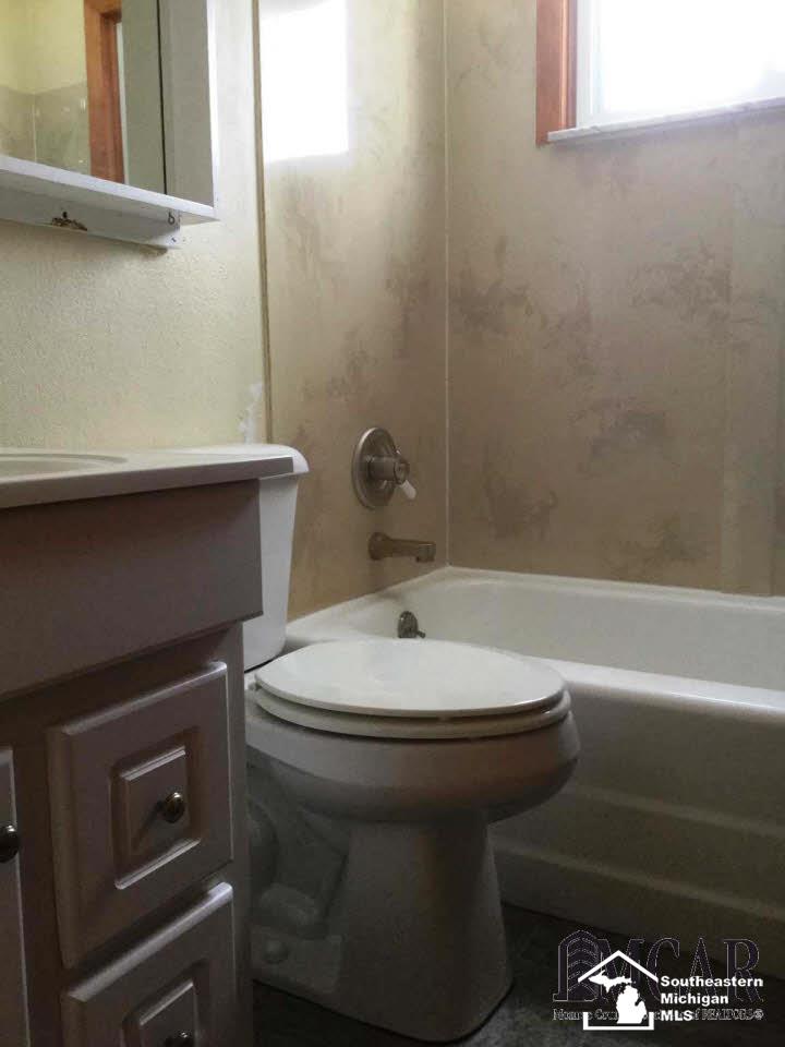 8540 Covert Road Petersburg, MI 49270 - Photo 13 of 31 Full Bathroom