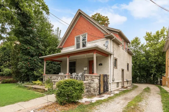 $2,600 | 910 West Huron Street, Ann Arbor, MI 48103