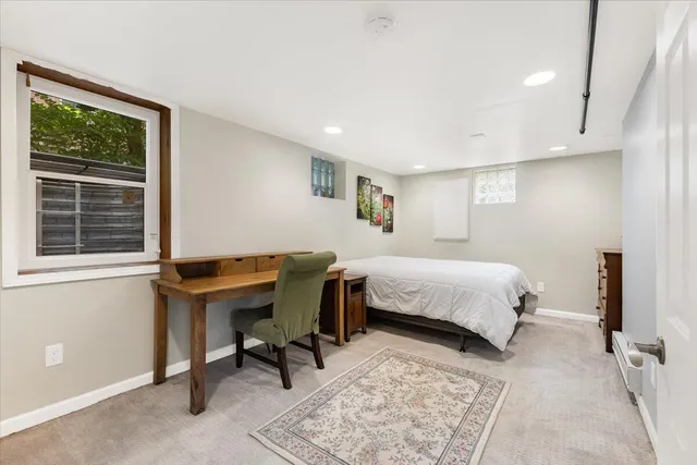 $2,600 | 910 West Huron Street, Ann Arbor, MI 48103