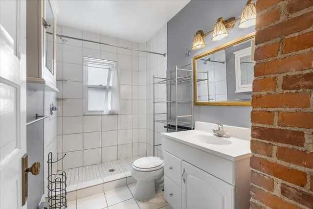 $2,600 | 910 West Huron Street, Ann Arbor, MI 48103