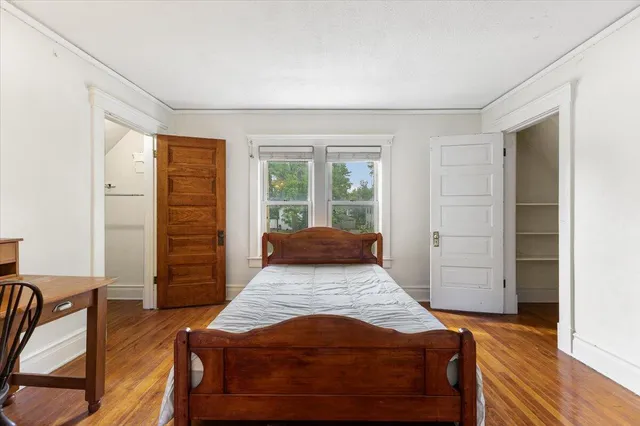 $2,600 | 910 West Huron Street, Ann Arbor, MI 48103