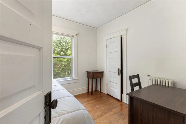 $2,600 | 910 West Huron Street, Ann Arbor, MI 48103