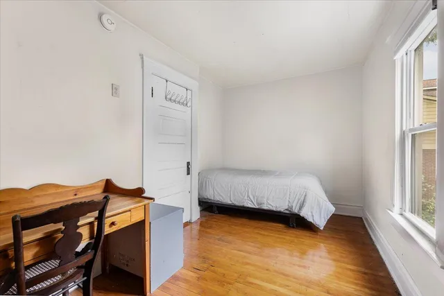 $2,600 | 910 West Huron Street, Ann Arbor, MI 48103