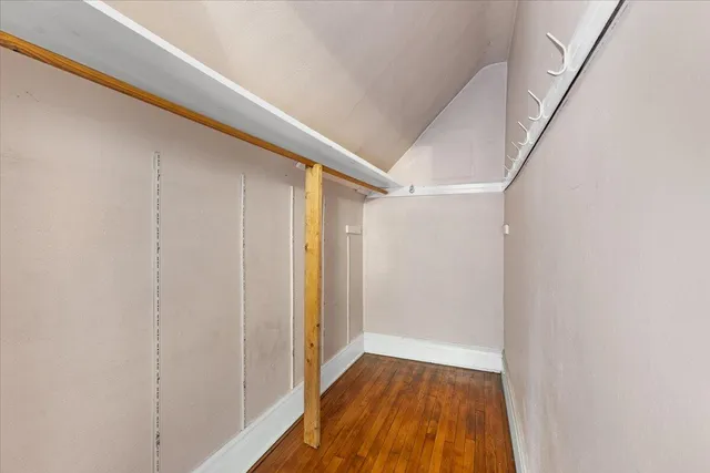 $2,600 | 910 West Huron Street, Ann Arbor, MI 48103