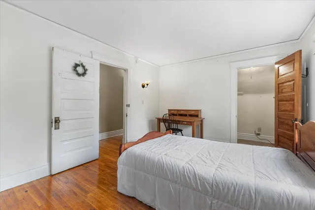 $2,600 | 910 West Huron Street, Ann Arbor, MI 48103