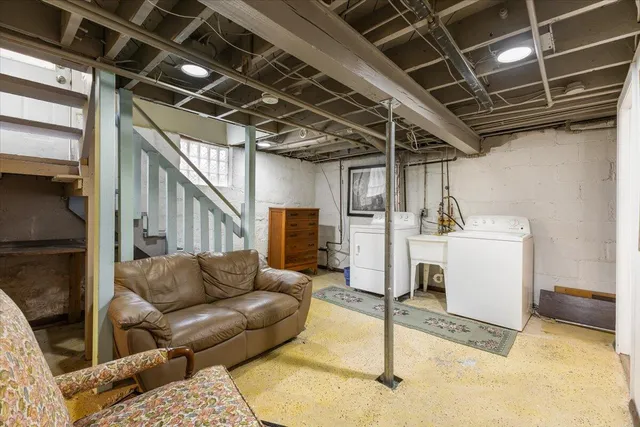 $2,600 | 910 West Huron Street, Ann Arbor, MI 48103