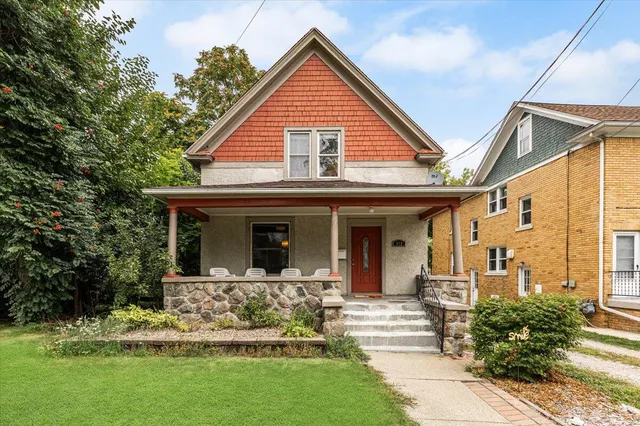 $2,600 | 910 West Huron Street, Ann Arbor, MI 48103