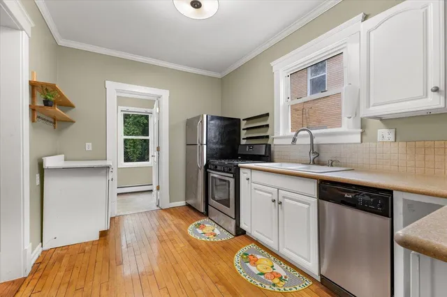 $2,600 | 910 West Huron Street, Ann Arbor, MI 48103